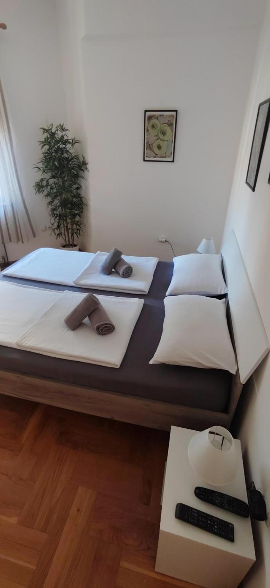 Paris 2 Night Private Parking Apartment *